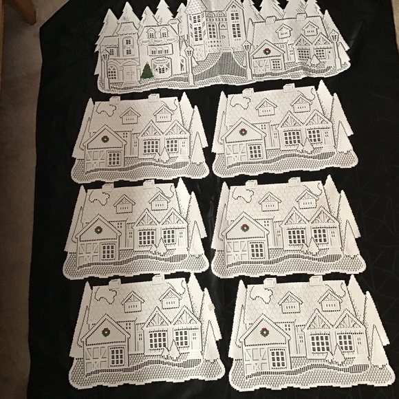 NWOT Lace Christmas Runner and 6 Placemats with embroidered details - Picture 2 of 9